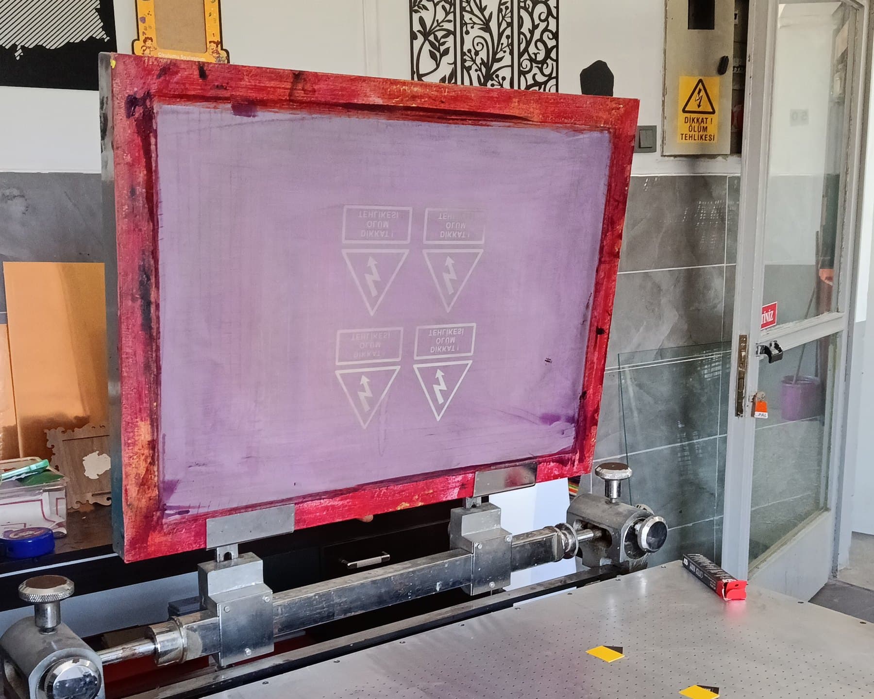 Serigrafi Baskı — Elek baskı · Opak renk | Ankara endüstriyel etiket üreticisi Divan Etiket